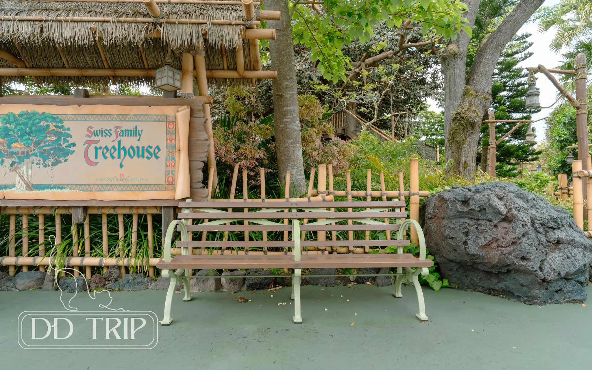 k16 ディズニー ベンチ
