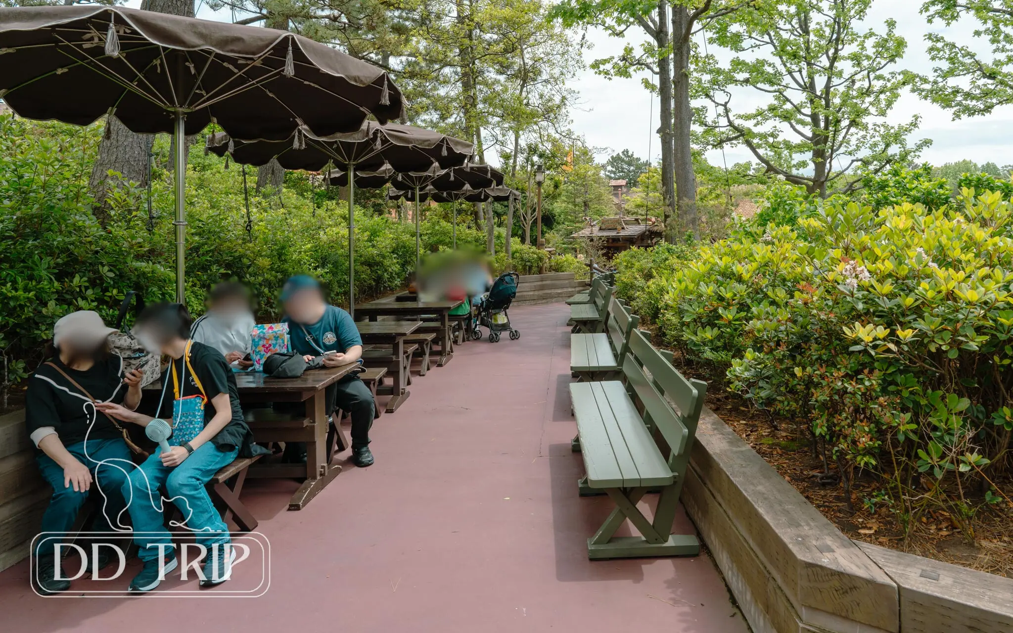 ディズニーランドのベンチ場所どこ？穴場の休憩スポット5選！ | DD trip