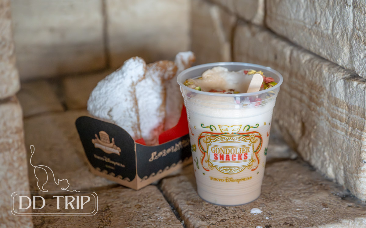 ピスタチオとストロベリーのカフェモカ