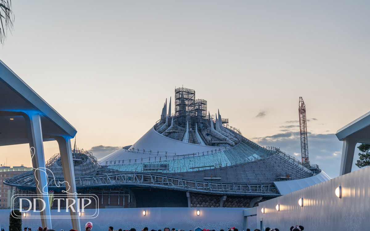 工事中のスペースマウンテン