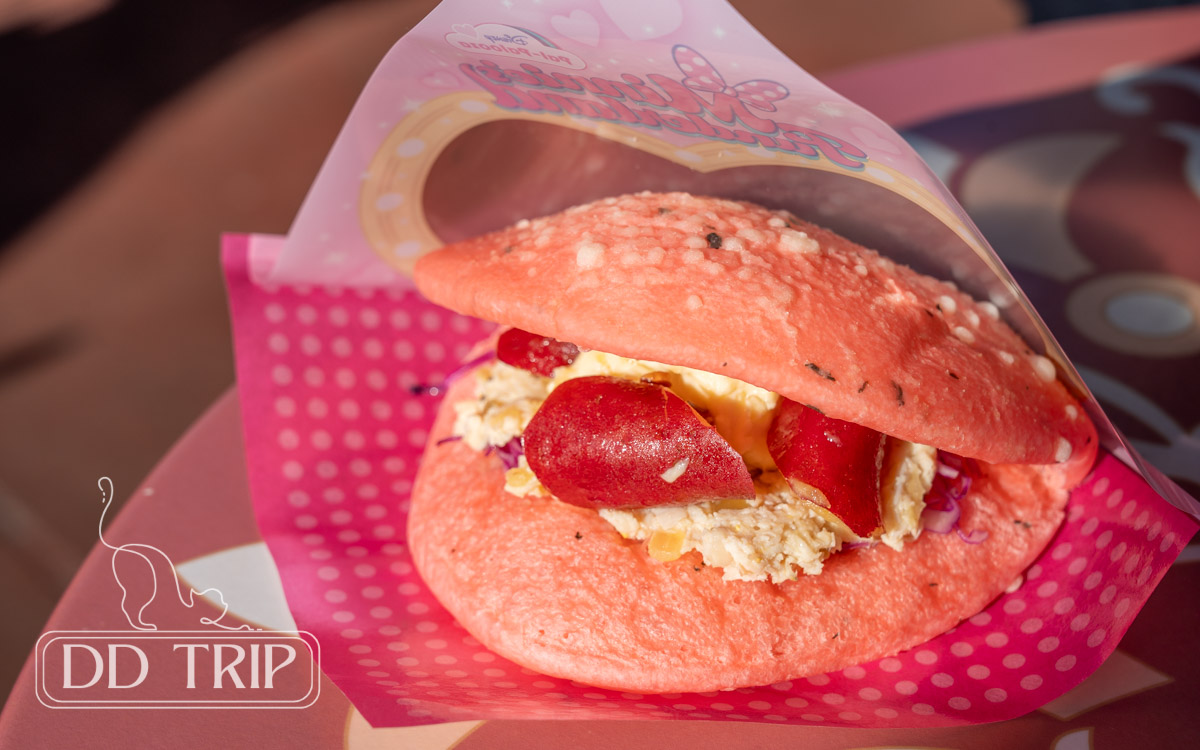 スペシャルサンド(サツマイモ、チキン、チーズクリーム、ナッツ)