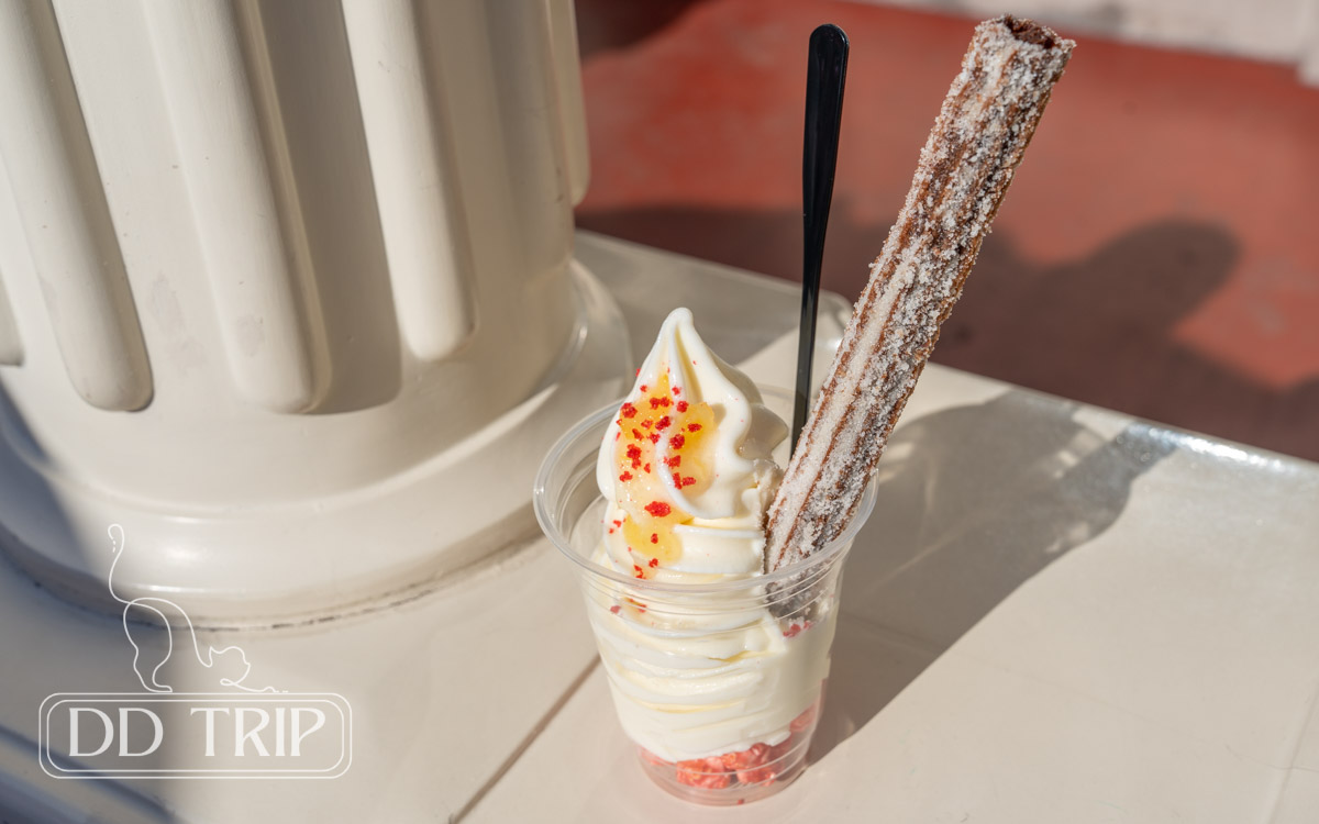 スペシャルサンデー(チーズソフトクリーム&チュロス)