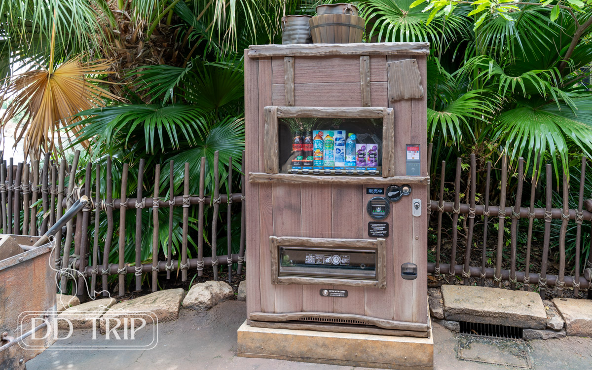 ディズニーシー自販機(レイジングスピリッツ前)