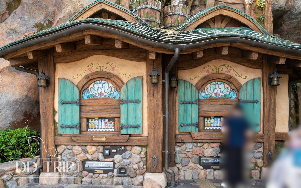 ディズニーシー自販機(ネバーランドアドベンチャー左横)
