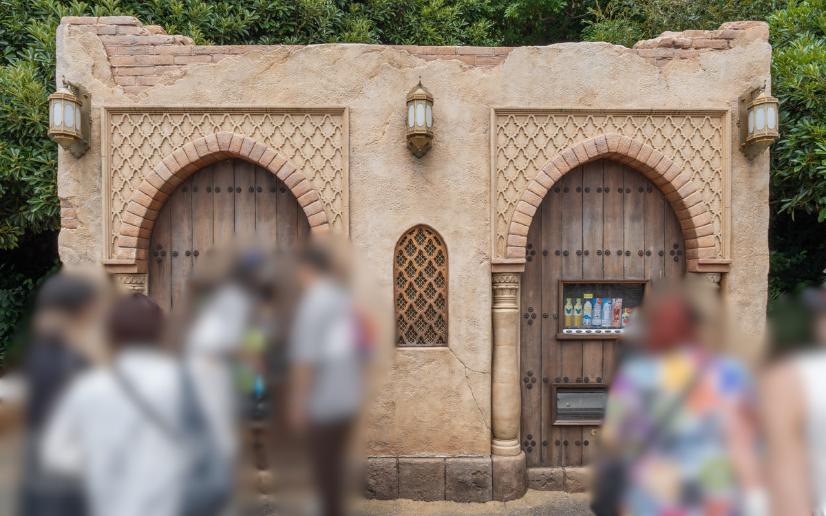 ディズニーシー自販機(コーヴオブワンダー付近)