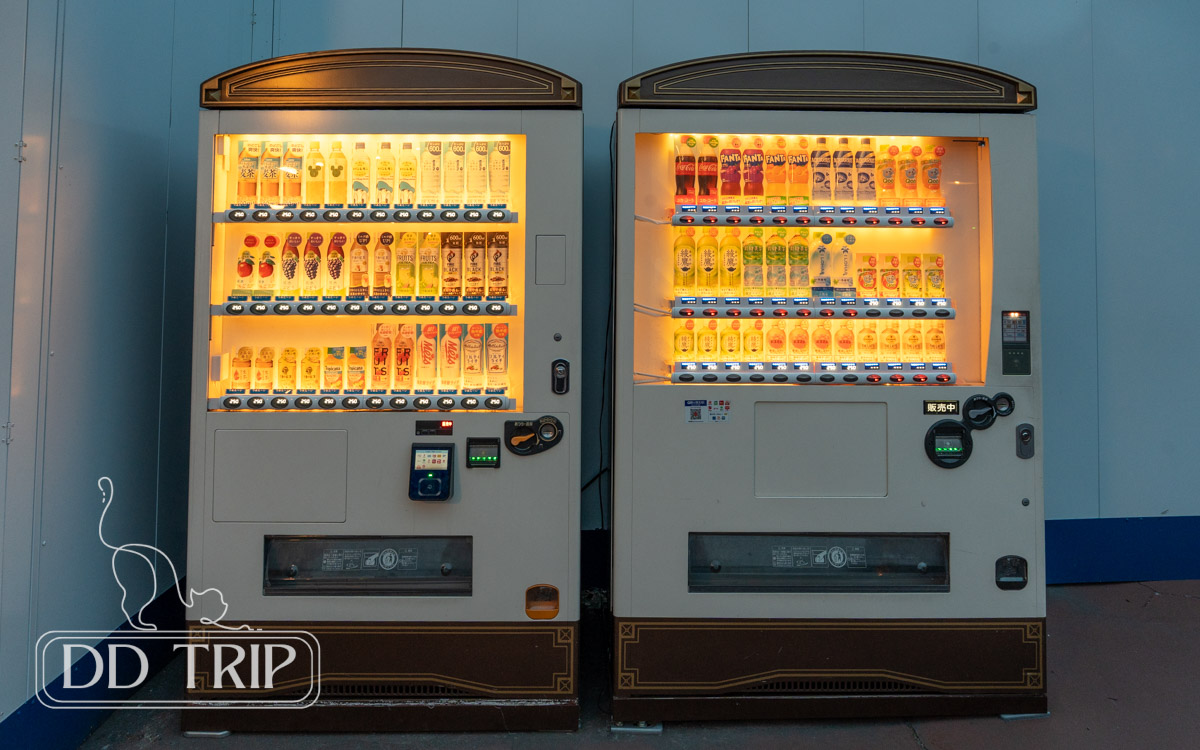 ディズニーシー自販機(立体駐車場前)