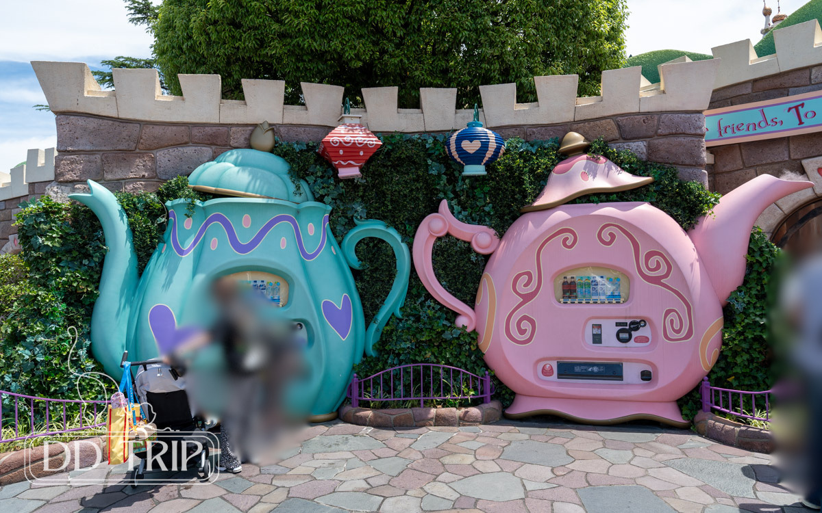 ディズニーランド自動販売機(クイーンオブハートのバンケットホール横)