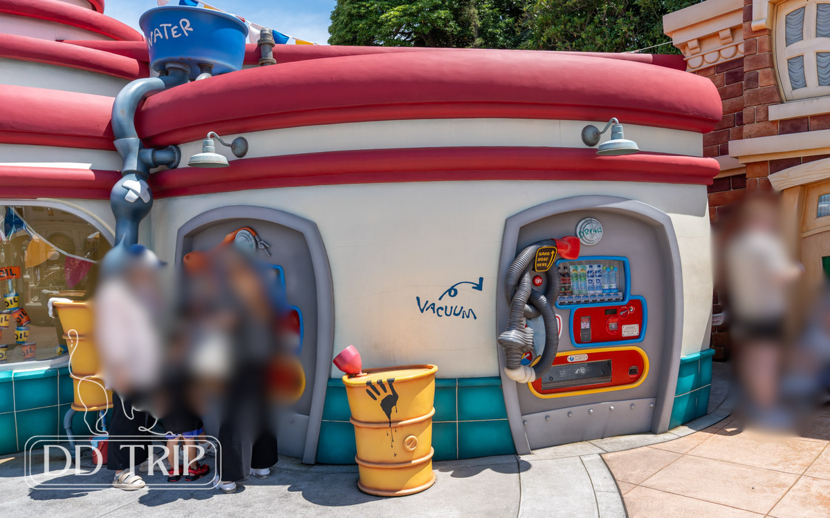 ディズニーランド自動販売機(グーフィーのガスステーション横)