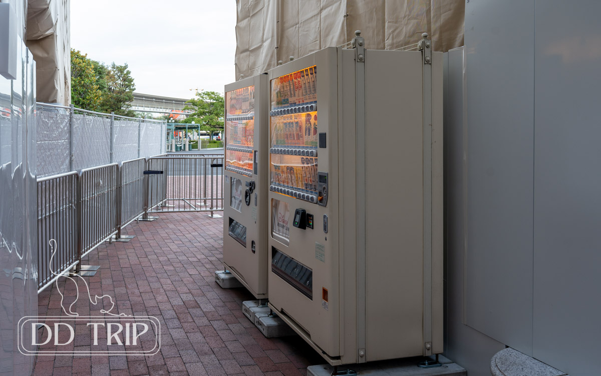 ディズニーランド自動販売機(ディズニーランドステーション駅舎下・東側)